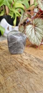 Labradoriet klein paars sculptuur