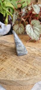 Labradoriet sculptuur paars klein