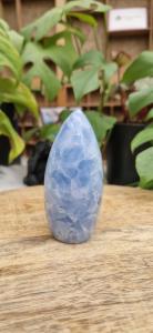 Blauwe calciet sculptuur