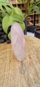 Rozenkwarts sculptuur