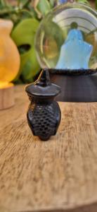 Obsidiaan uil met heksenhoed
