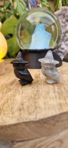 Obsidiaan uil met heksenhoed