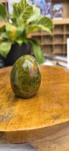 Groene opaal sculptuur 1