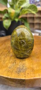 Groene opaal sculptuur 2