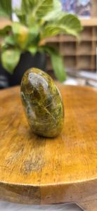 Groene opaal sculptuur 2