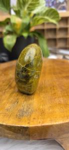 Groene opaal sculptuur 2