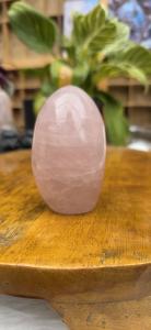 Rozenkwarts sculptuur 2