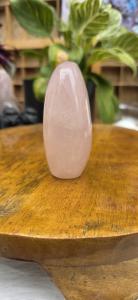 Rozenkwarts sculptuur 3