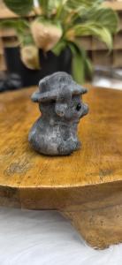 Larvikiet hooglander met cowboy hoed