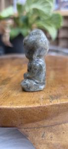 Labradoriet buddha